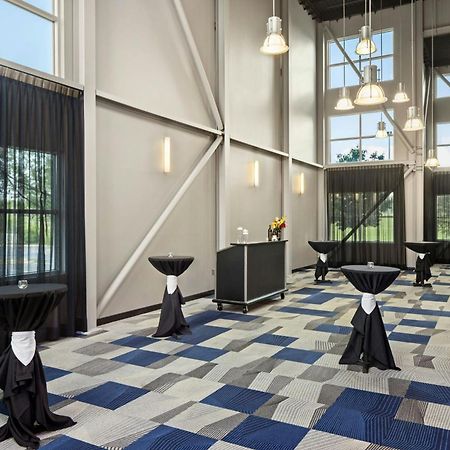 Delta Hotels By Marriott Milwaukee Northwest Menomonee Falls Exterior photo
