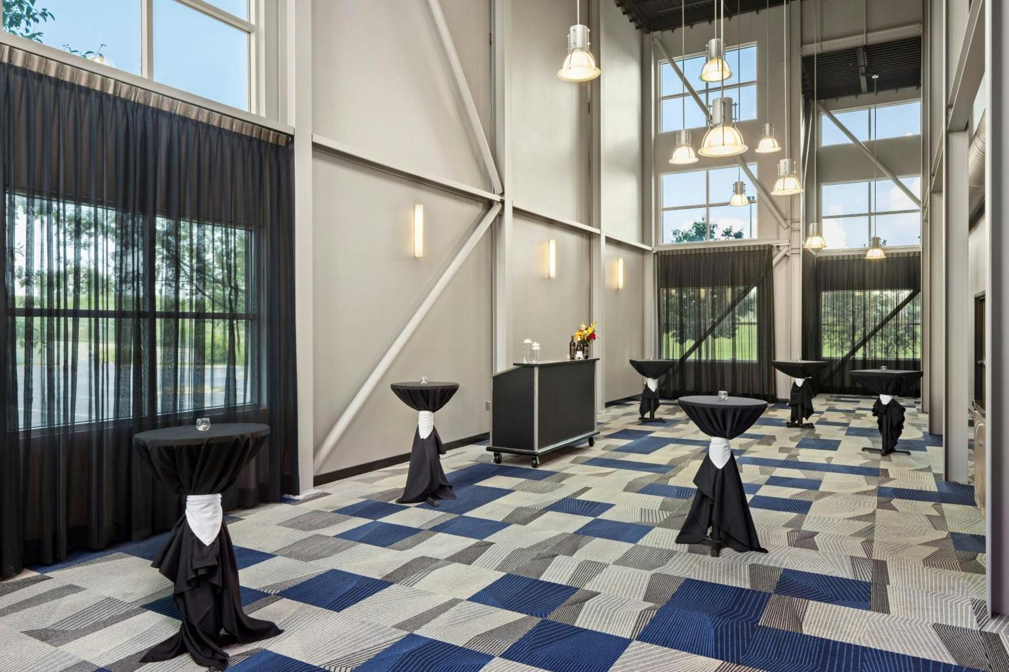 Delta Hotels By Marriott Milwaukee Northwest Menomonee Falls Exterior photo