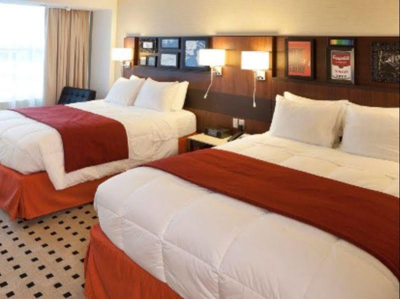 Delta Hotels By Marriott Milwaukee Northwest Menomonee Falls Exterior photo
